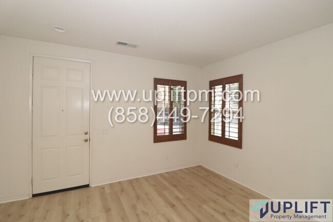 Building Photo - 4 bedroom 2.5 bathroom home in Chula Vista...