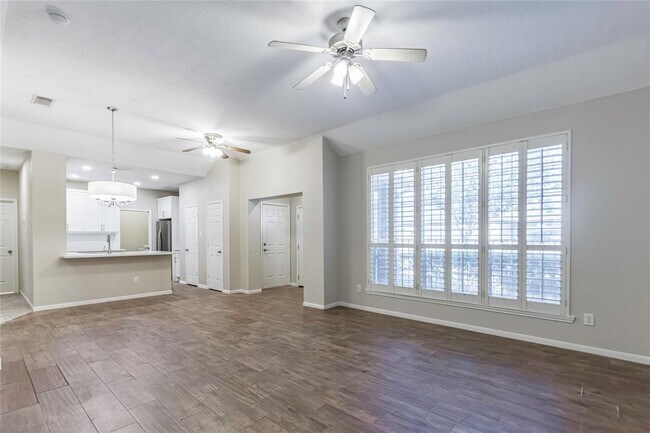 Building Photo - 725 Cedarwood Dr