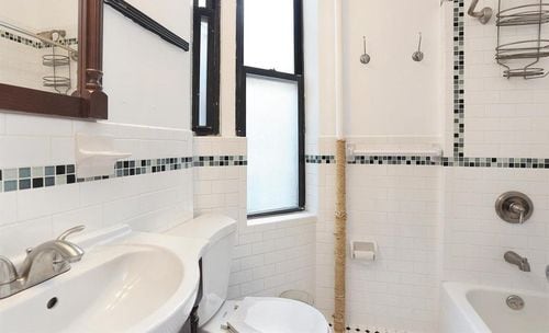 Building Photo - 61 Monroe St