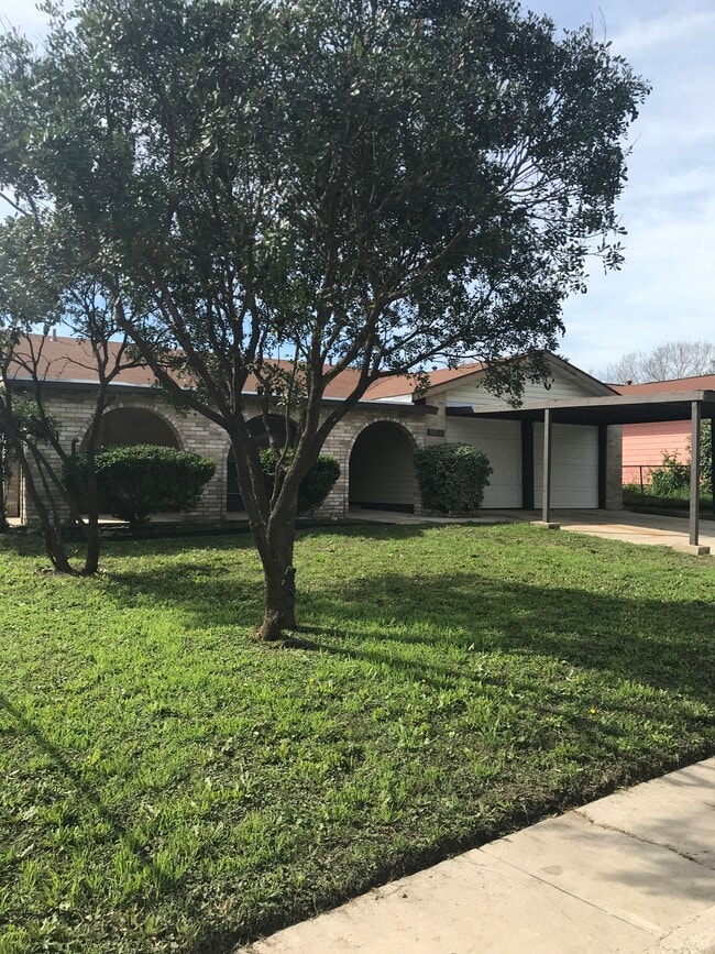 Building Photo - 5910 Lubbers Way