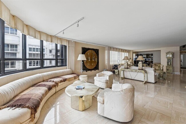 Foto del edificio - 10175 Collins Ave