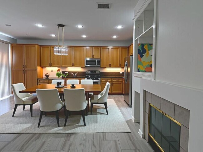 Foto del edificio - Situated In a Quiet Community Of Santa Cla...