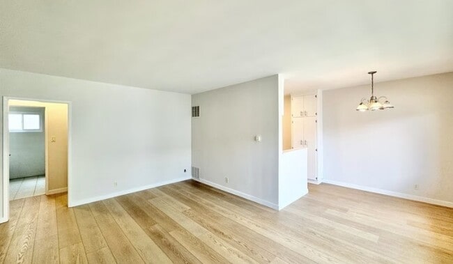 Building Photo - 1017 5th St