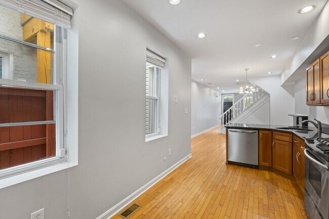 Foto del edificio - Beautiful 3 bedroom 3 bathroom townhouse i...