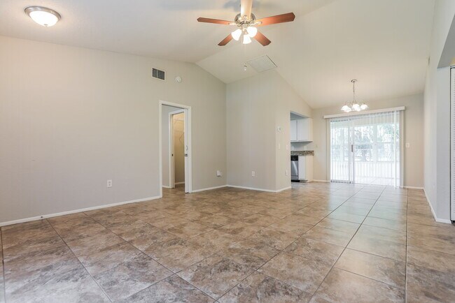 Foto del edificio - 17145 Urban Ave