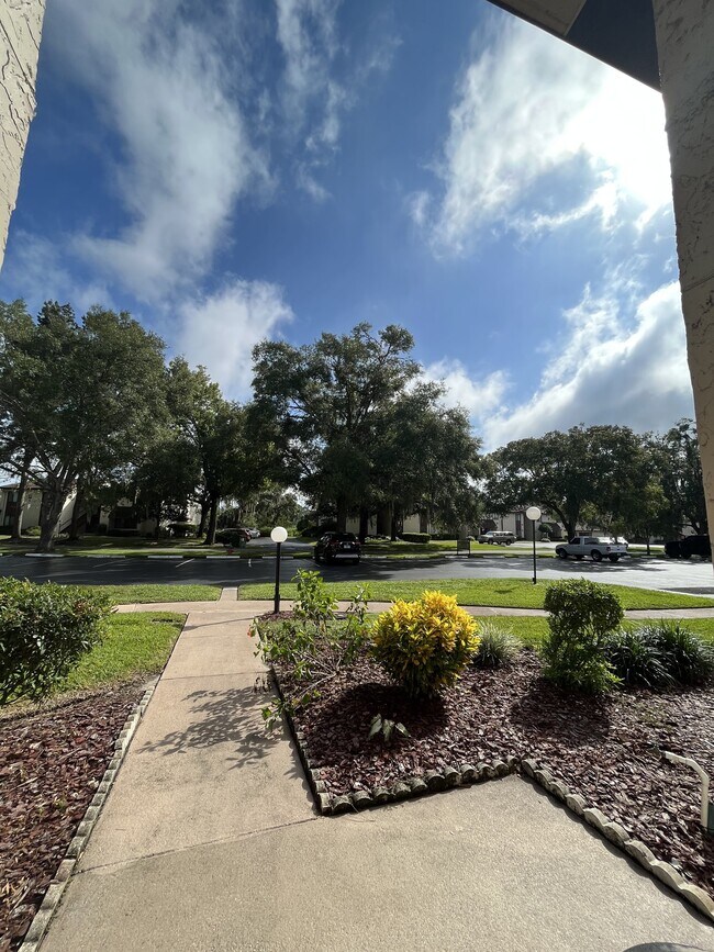 Foto del edificio - 671 Midway Dr