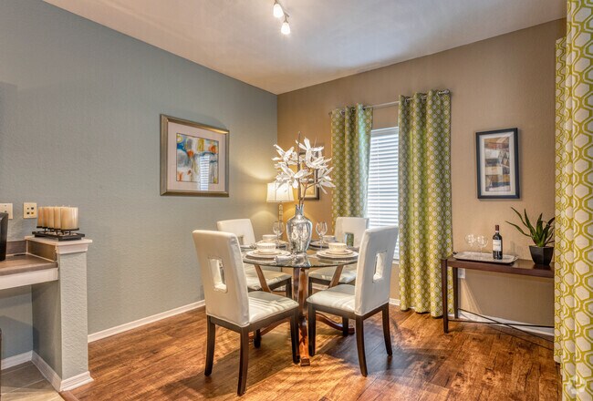 Gardenia - 2BD, 2BA - 1.112 ft² - Comedor - Villas at Gateway