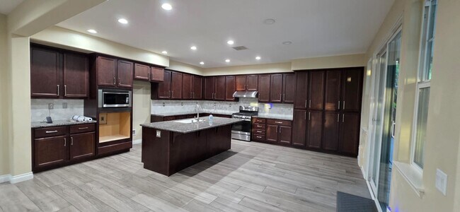 Foto del edificio - 14313 Florence St