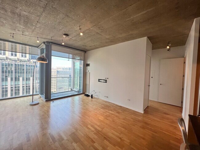 Building Photo - 600 N Fairbanks Ct