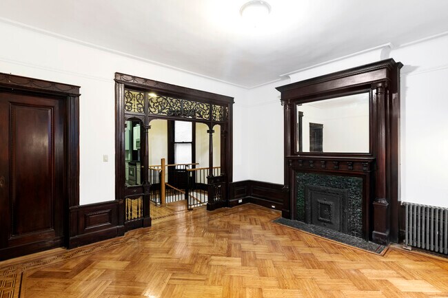 Building Photo - 945 President St