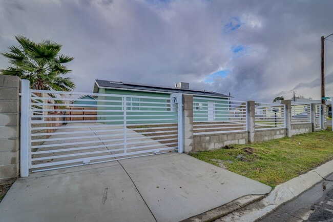 Building Photo - 2513 Olympic Dr