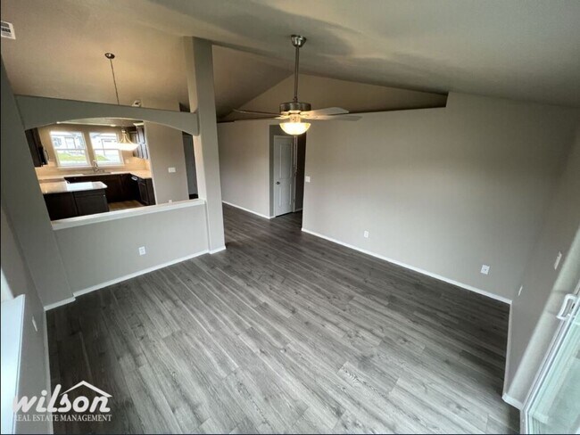 Building Photo - Charming 3BD/2BA in West Valley - Your Ide...