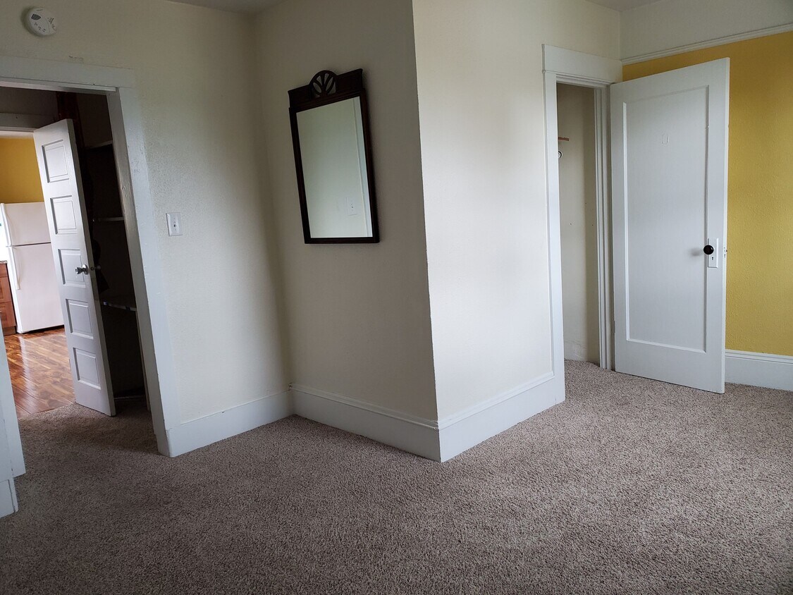 3924 SE Grant Ct Unit A, Portland, OR 97214 - Apartments in 