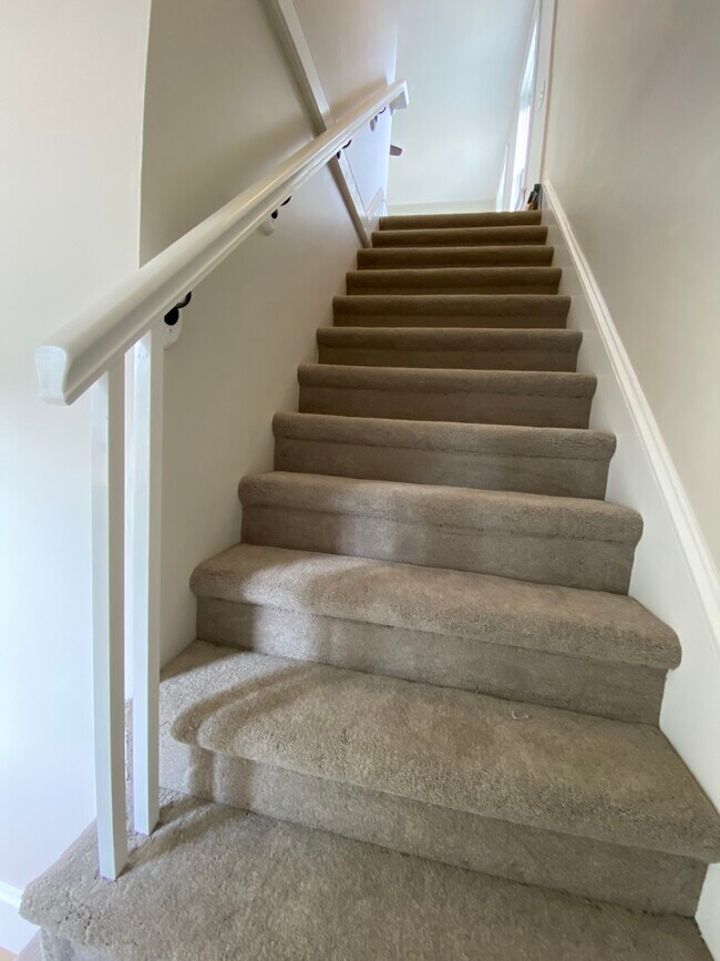 Foto del edificio - 51 Buckthorne Ave