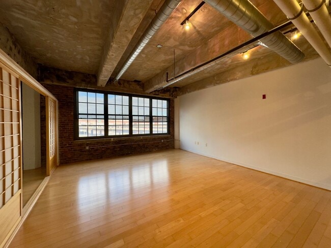 Building Photo - Stunning Industrial-Contemporary One Bedroom Condo- Parking included!