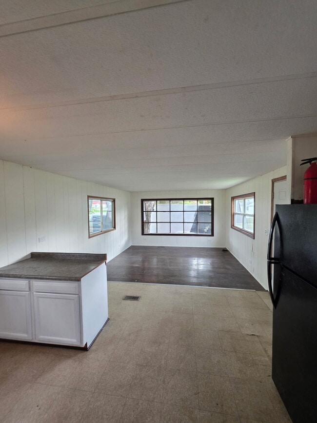 Building Photo - 10561 N Loomis Rd