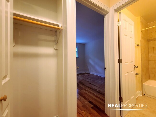 Foto del edificio - 555 W Arlington Pl