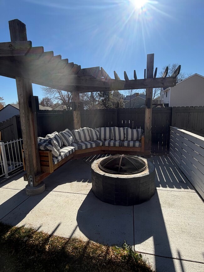 Foto del edificio - 6222 Alkire Ct