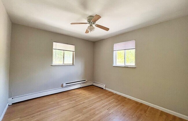 Foto del edificio - 562 Lowell Ave