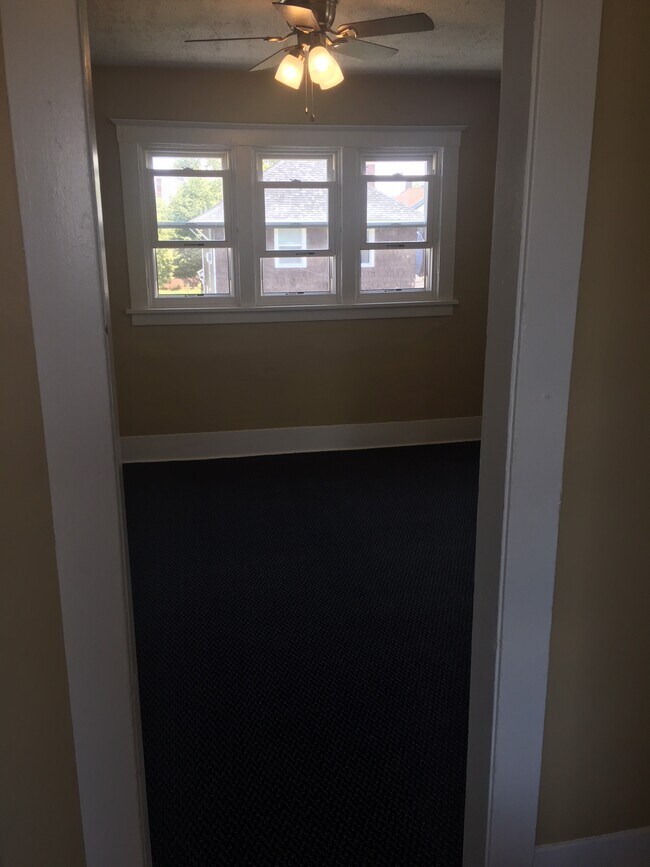 Building Photo - 1502 Hertel Ave