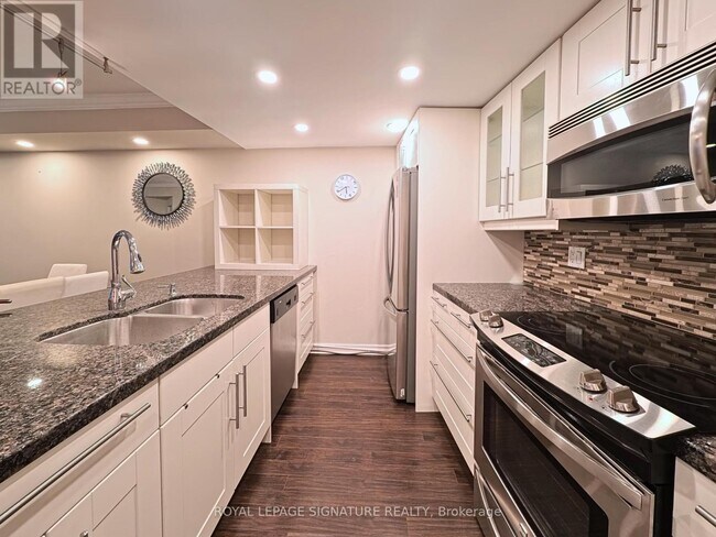 Photo du bâtiment - 77 Harbour Square