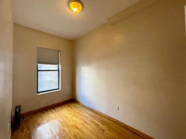 Building Photo - 133 E 110th St