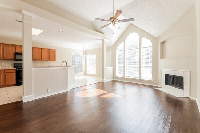 Foto del edificio - 742 River Oak Way