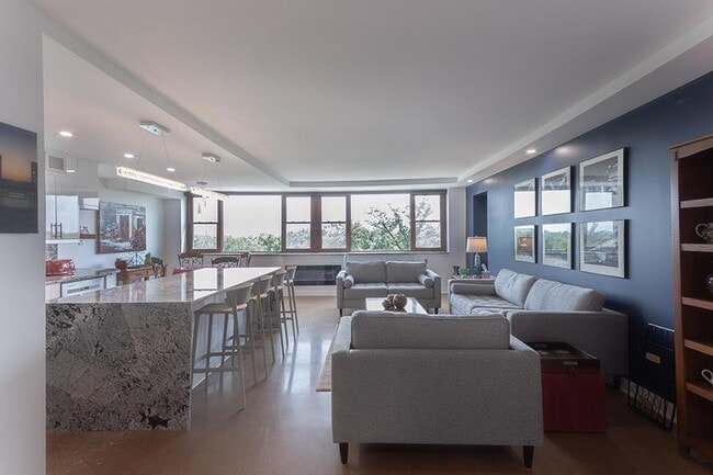 Building Photo - 1620 E Broad St