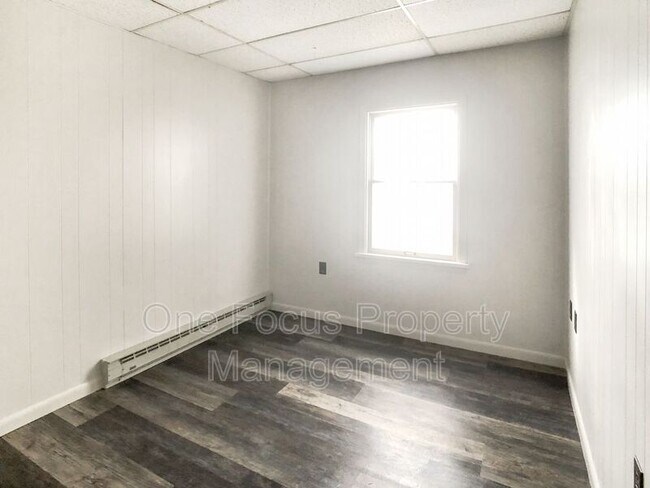 Building Photo - 372 Broad St