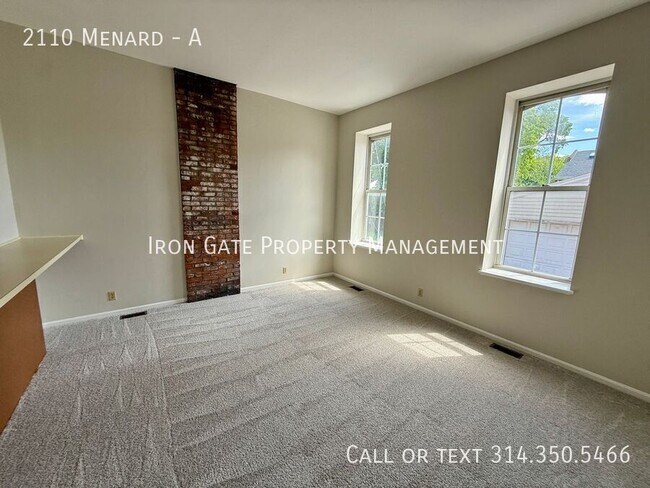 Foto del edificio - 2110 Menard-A
