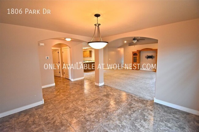 Building Photo - Gorgeous 2 Bed Syracuse Home! No Deposit O...