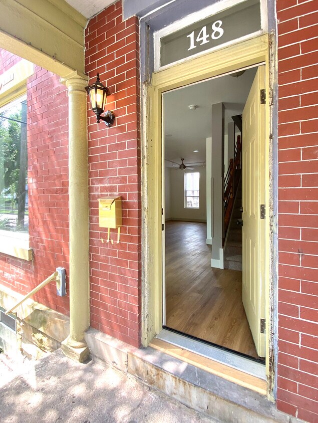 Foto principal - 148 W 6th Ave