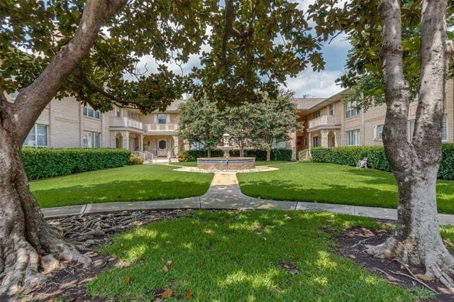 Foto del edificio - 8619 Edgemere Rd