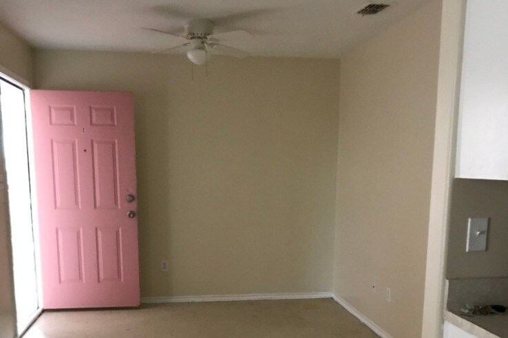 Primary Photo - 303 Gastel Cir