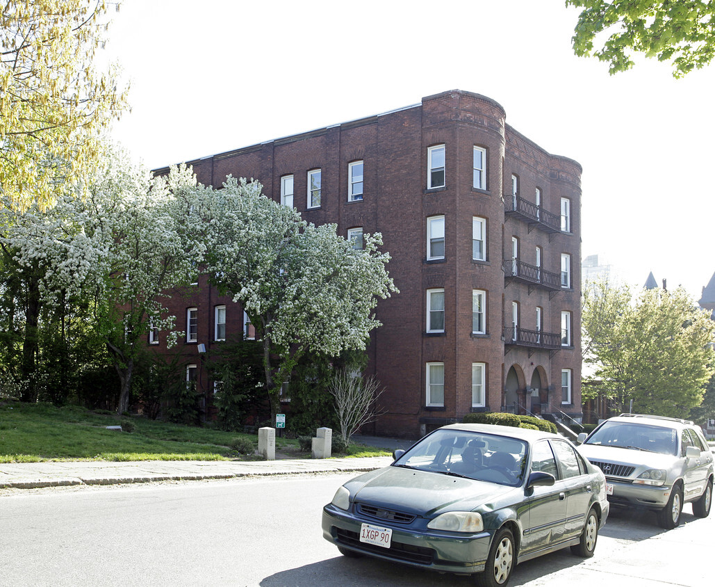 Building Photo - 66-68 Chatham St