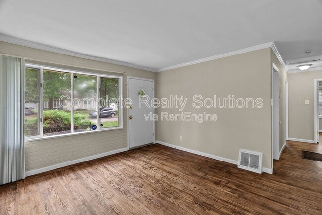 Building Photo - 270 Estridge Rd