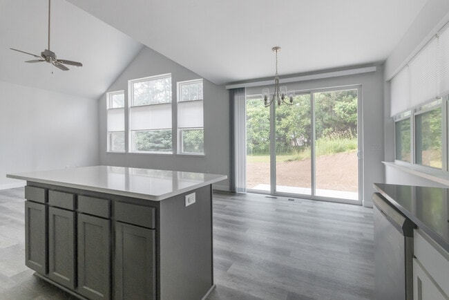 Building Photo - 9506 Excalibur Dr