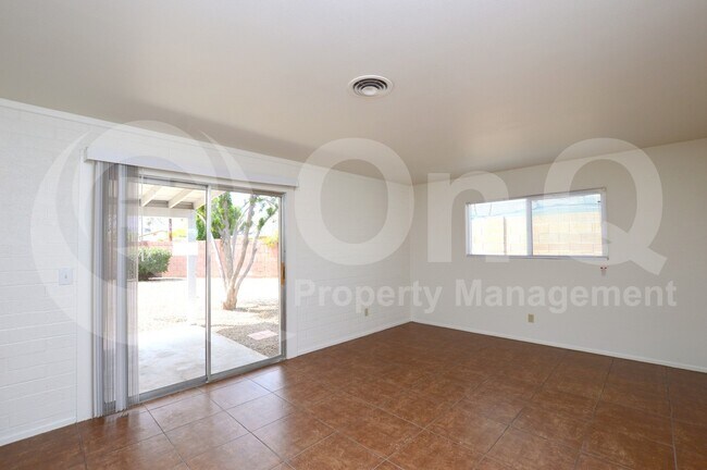 Building Photo - 713 E Campus Dr