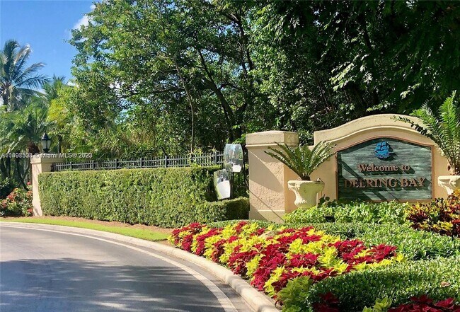 Foto del edificio - 13637 Deering Bay Dr