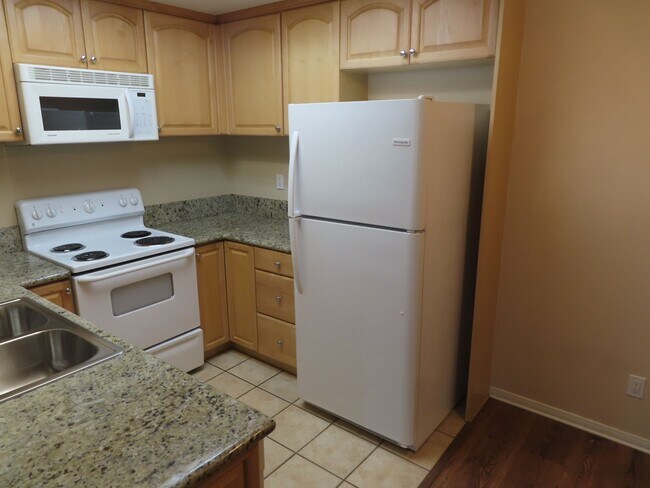 Foto del edificio - Two Bedroom Condo in Golden Hill