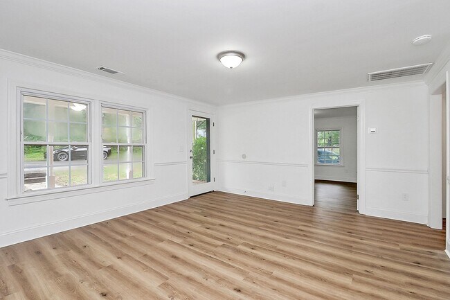 Building Photo - ALL BILLS PAID! Welcome to this beautifull...