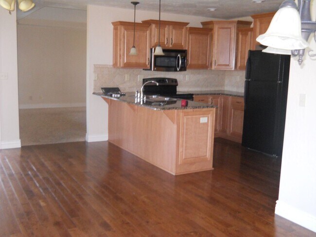 Foto del edificio - Beautiful 3 bedroom house in a quiet HOA neighborhood with lots of perks!