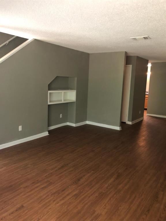 Foto del edificio - 2102 Place Rebecca Ln