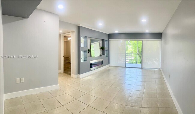 Foto del edificio - 4255 N University Dr