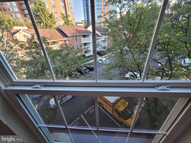 Foto del edificio - 1524 Lincoln Way