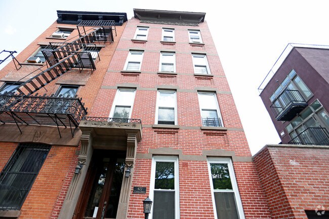 Building Photo - 477 Clinton St