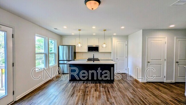 Foto del edificio - 2367 Summit Ave NW