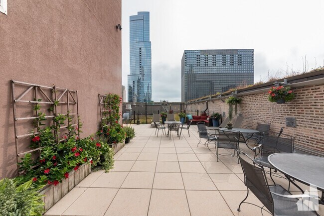 Building Photo - 8 W Monroe St