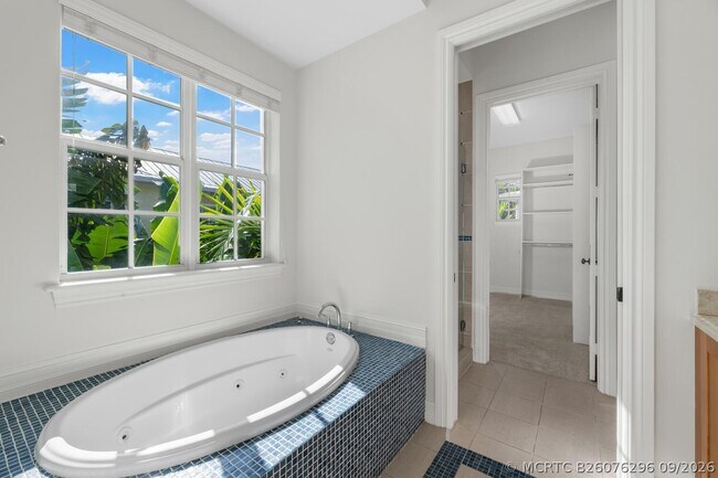 Foto del edificio - 310 Tuxedo Ln