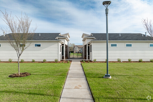 Building Photo - Porchlight at Auburn Hills